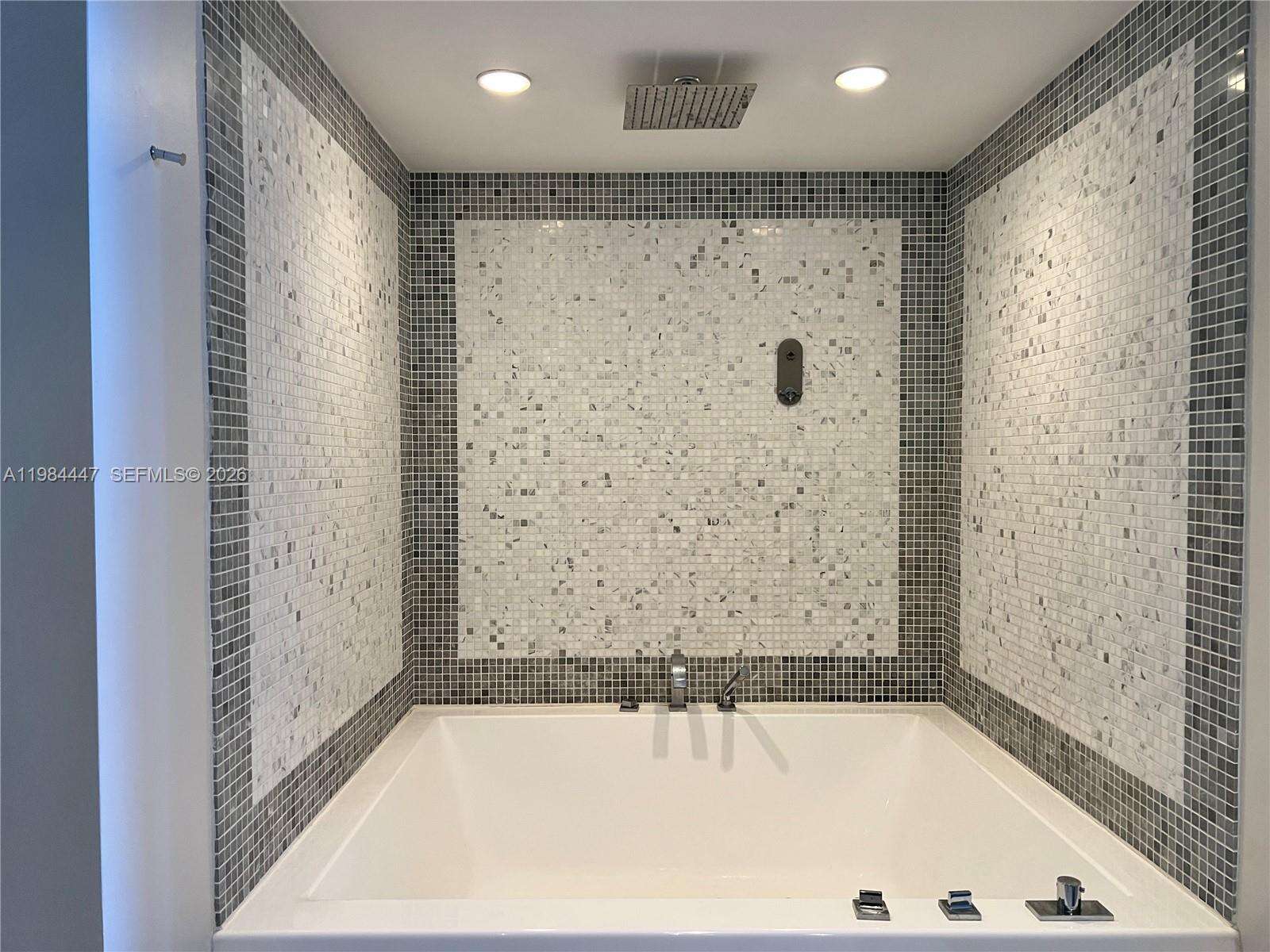 Epic Residences at 200 Biscayne Blvd Way, Miami, FL 33131 - For Rent photo 18