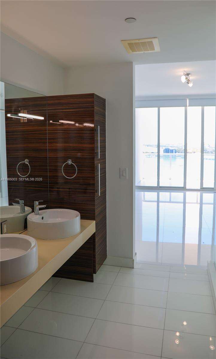 Paramount Bay at 2020 Bayshore Dr, Miami, FL 33137 - For Rent photo 17