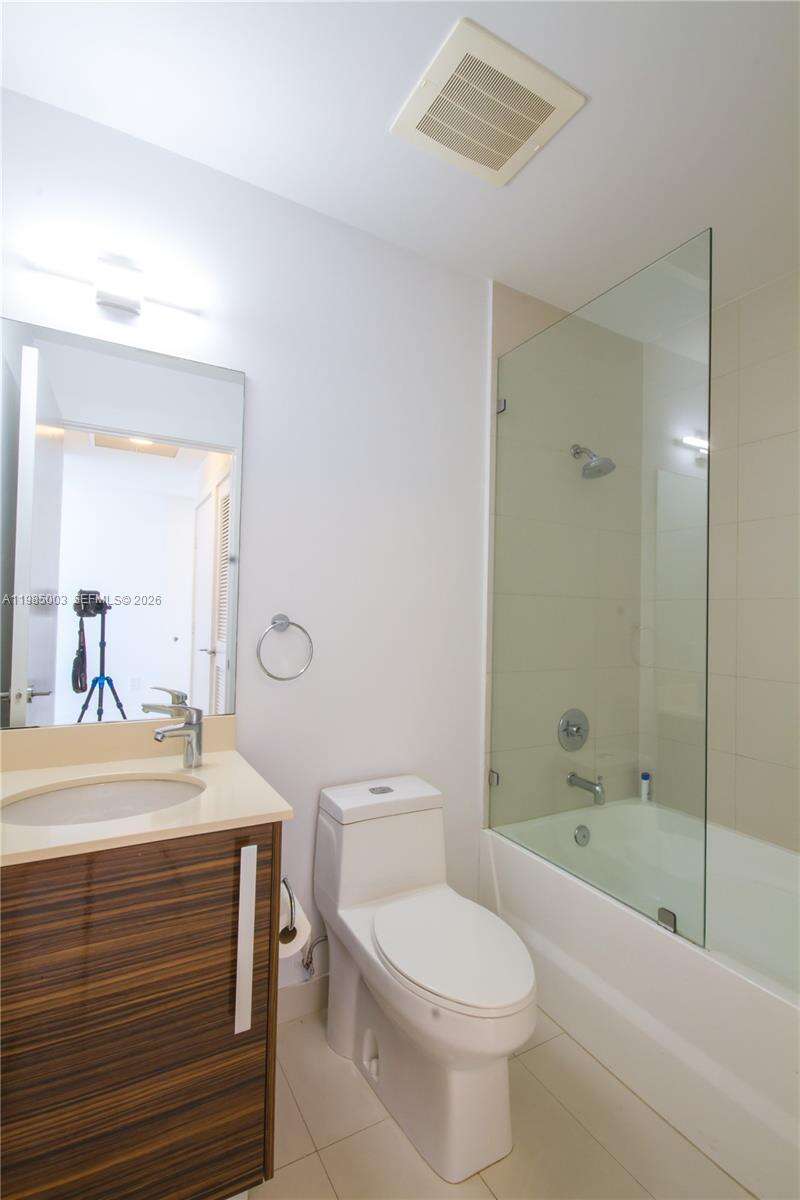 Paramount Bay at 2020 Bayshore Dr, Miami, FL 33137 - For Rent photo 21