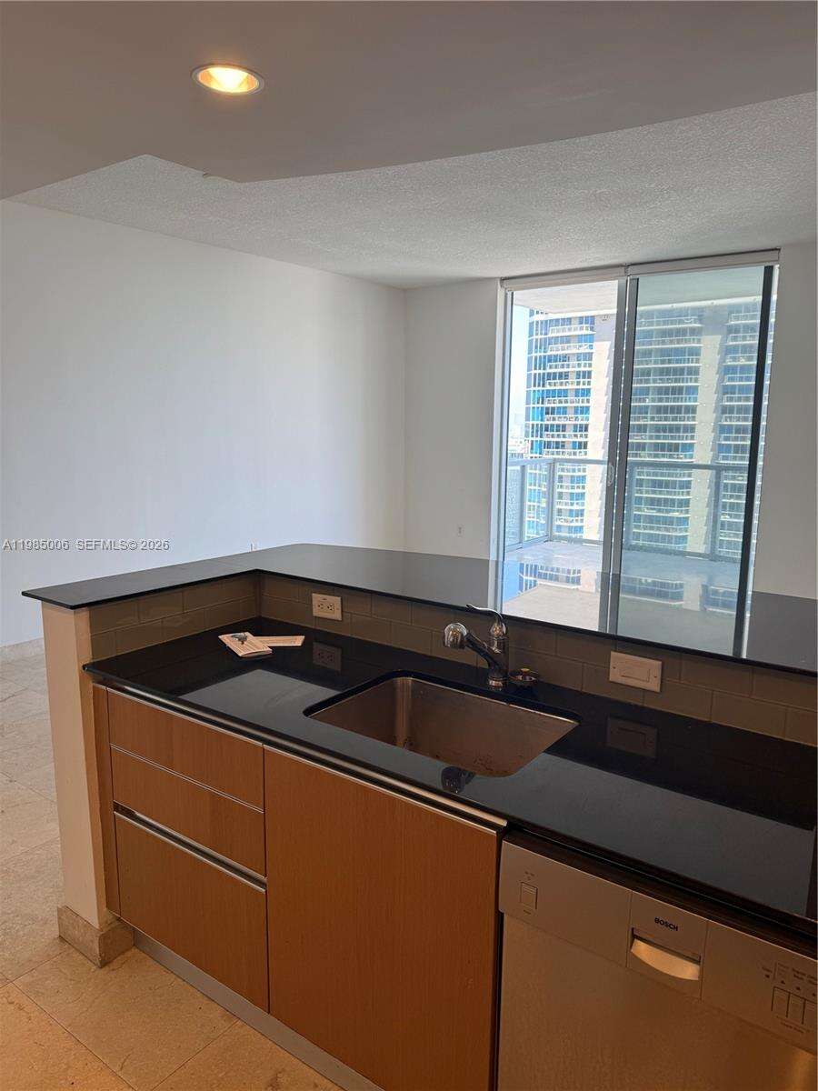1060 Brickell at 1060 Brickell Ave, Miami, FL 33131 - For Rent photo 11
