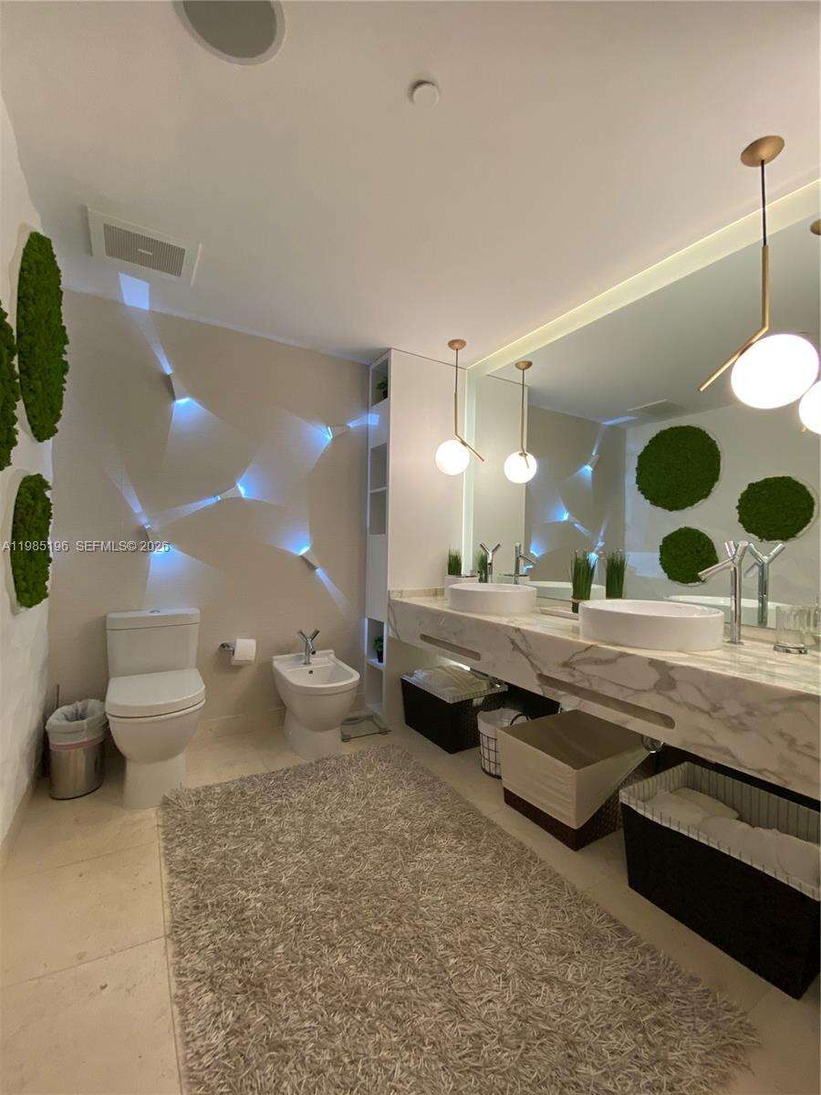 Icon Brickell 2 at 495 Brickell Ave, Miami, FL 33131 - For Rent photo 2
