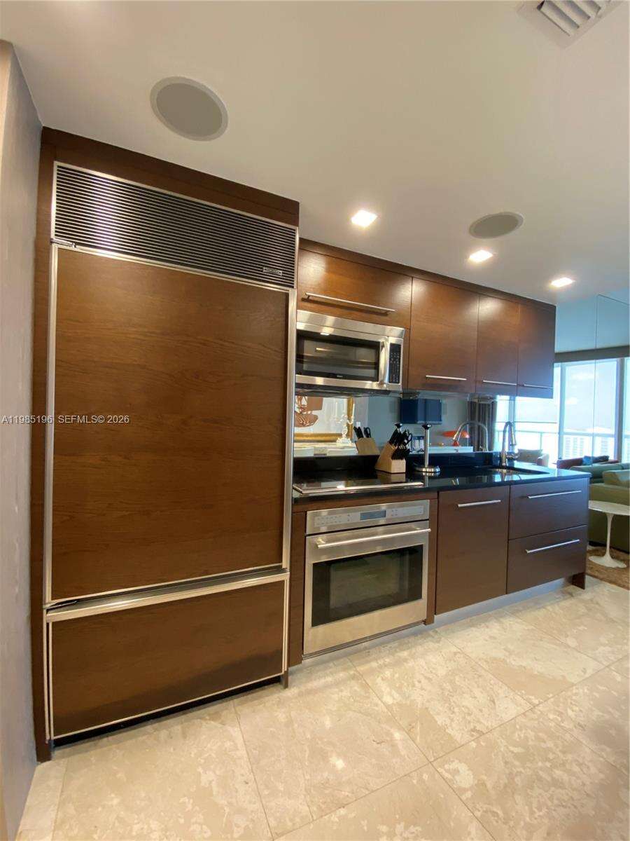 Icon Brickell 2 at 495 Brickell Ave, Miami, FL 33131 - For Rent photo 7
