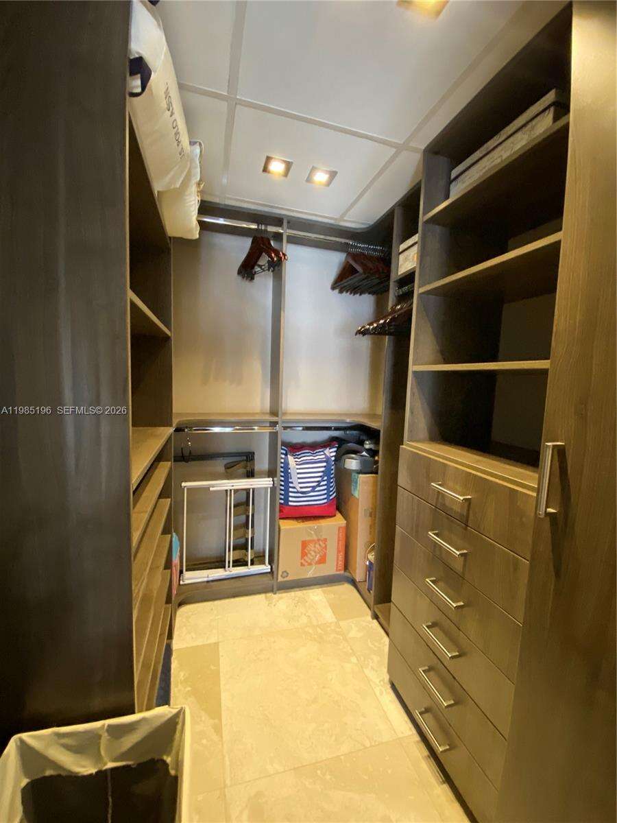 Icon Brickell 2 at 495 Brickell Ave, Miami, FL 33131 - For Rent photo 9