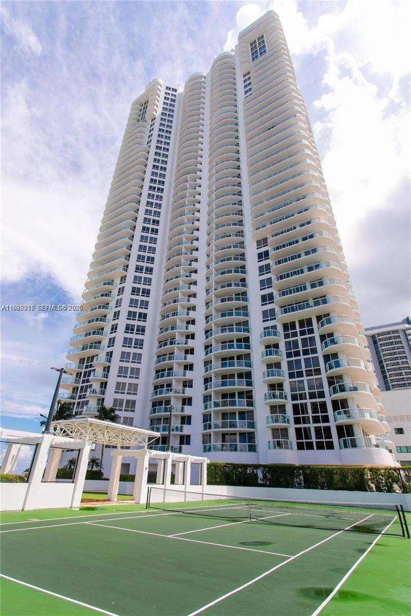 Akoya at 6365 Collins Ave, Miami Beach, FL 33141 - For Rent photo 41