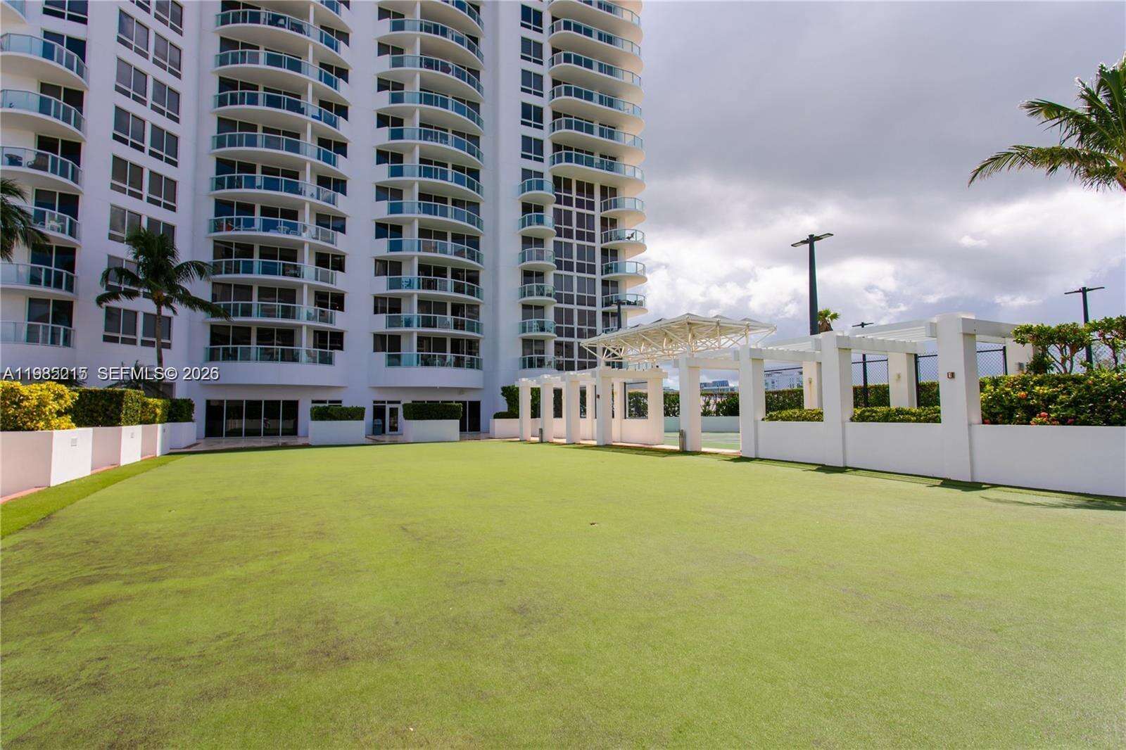 Akoya at 6365 Collins Ave, Miami Beach, FL 33141 - For Rent photo 43
