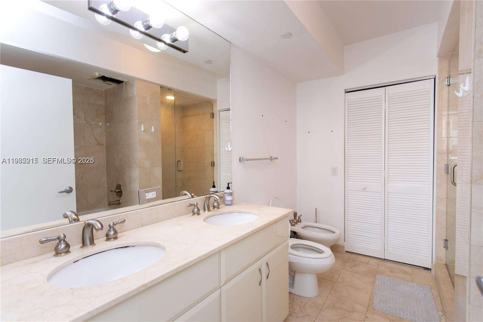Akoya at 6365 Collins Ave, Miami Beach, FL 33141 - For Rent photo 6