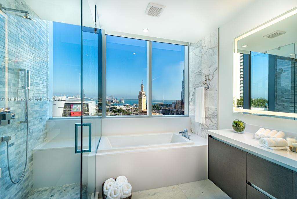 Paramount Miami Worldcenter at 851 1 Ave, Miami, FL 33132 - For Rent photo 3