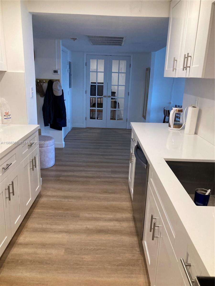 The Carriage House at 5401 Collins Ave, Miami Beach, FL 33140 - For Rent photo 24
