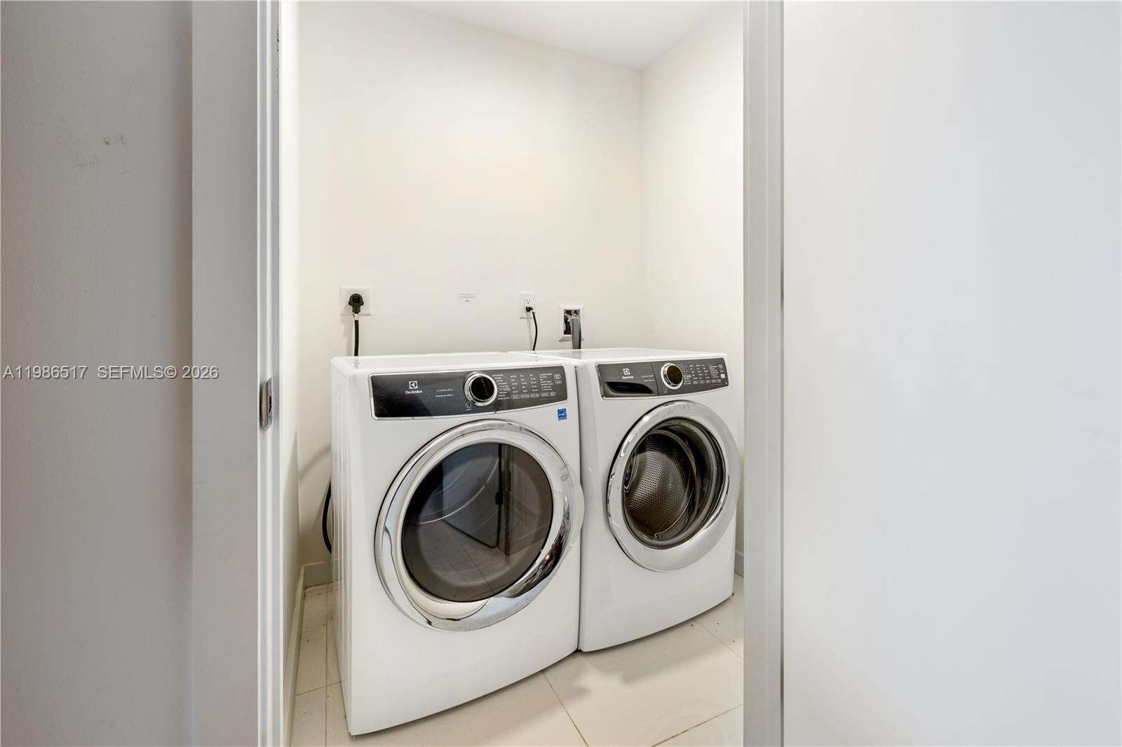 Paramount Miami Worldcenter at 851 1 Ave, Miami, FL 33132 - For Rent photo 16