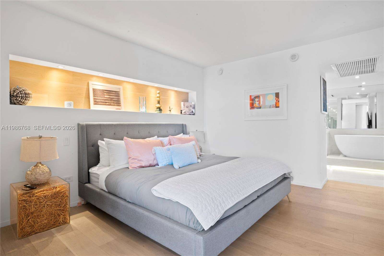 Roney Palace at 2301 Collins Ave, Miami Beach, FL 33139 - For Rent photo 6