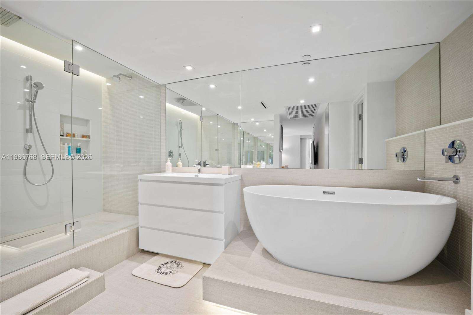 Roney Palace at 2301 Collins Ave, Miami Beach, FL 33139 - For Rent photo 10
