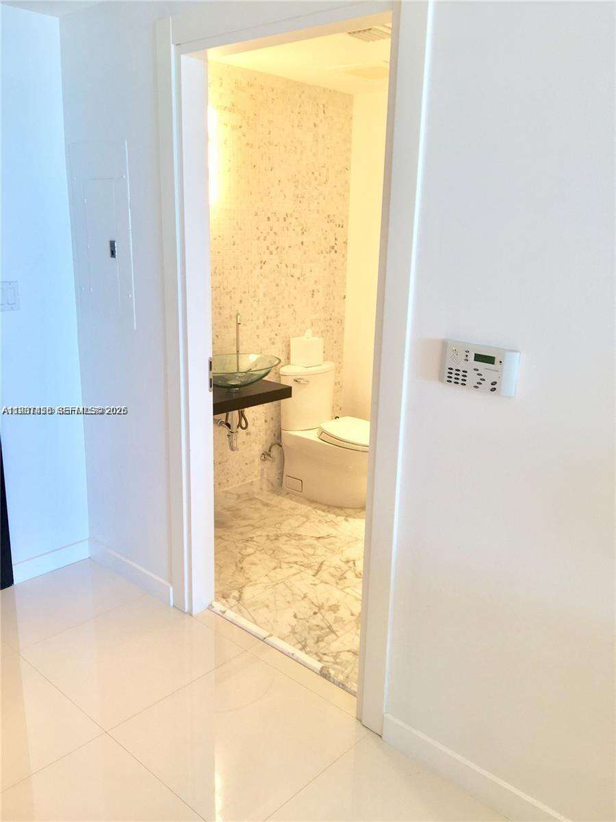 Epic Residences at 200 Biscayne Blvd Way, Miami, FL 33131 - For Rent photo 12