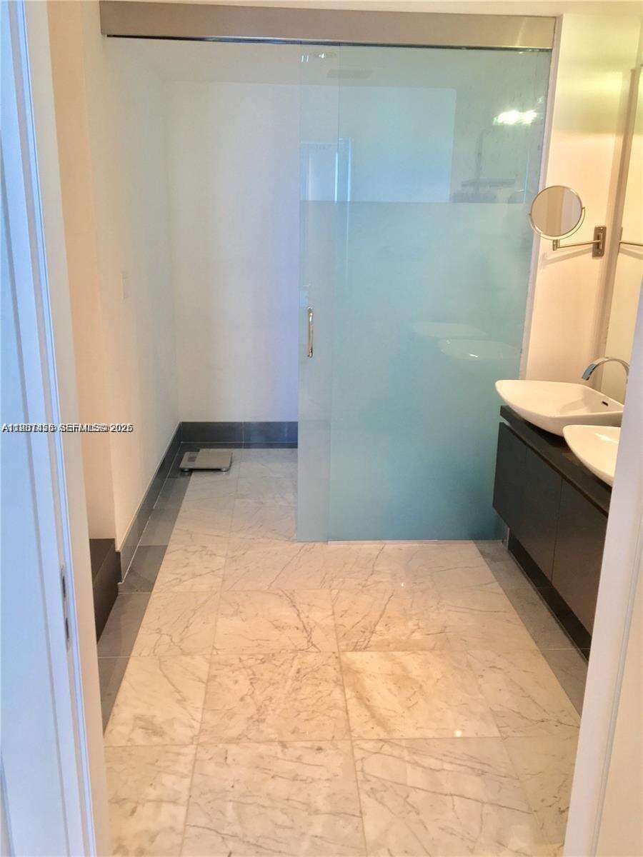 Epic Residences at 200 Biscayne Blvd Way, Miami, FL 33131 - For Rent photo 17