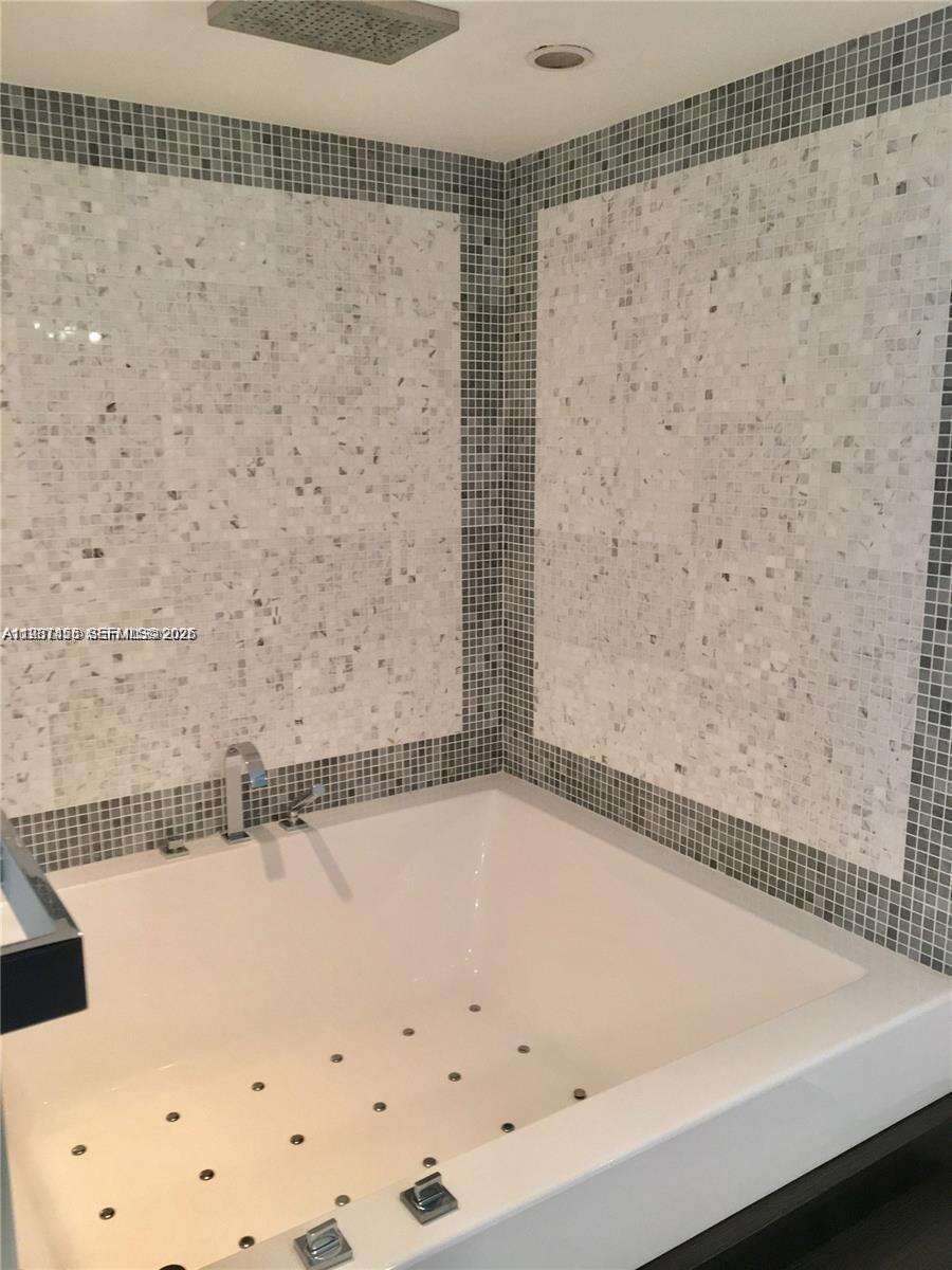 Epic Residences at 200 Biscayne Blvd Way, Miami, FL 33131 - For Rent photo 18