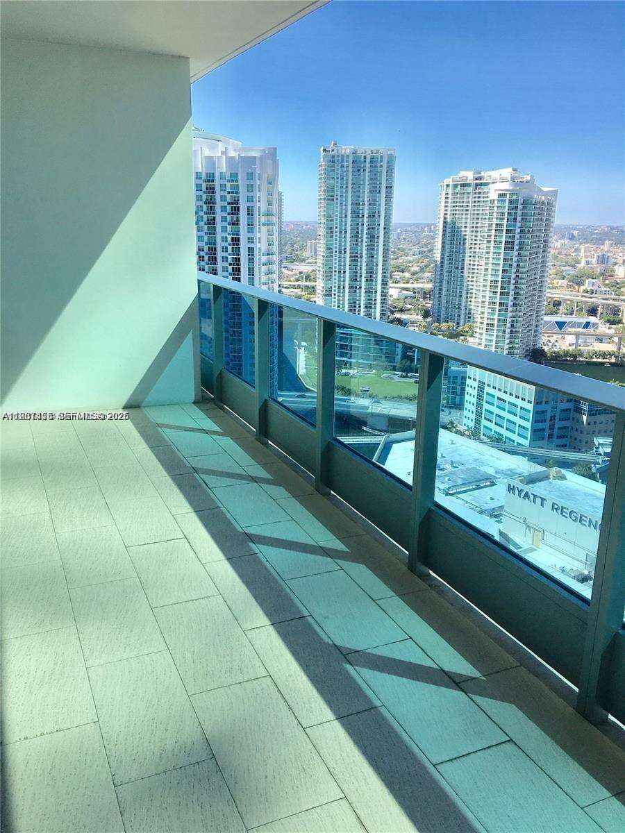 Epic Residences at 200 Biscayne Blvd Way, Miami, FL 33131 - For Rent photo 5