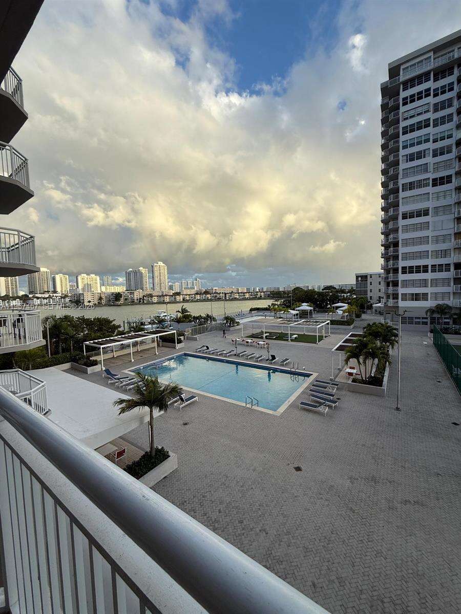 Del Prado at 18061 Biscayne Blvd, Aventura, FL 33160 - For Rent photo 2