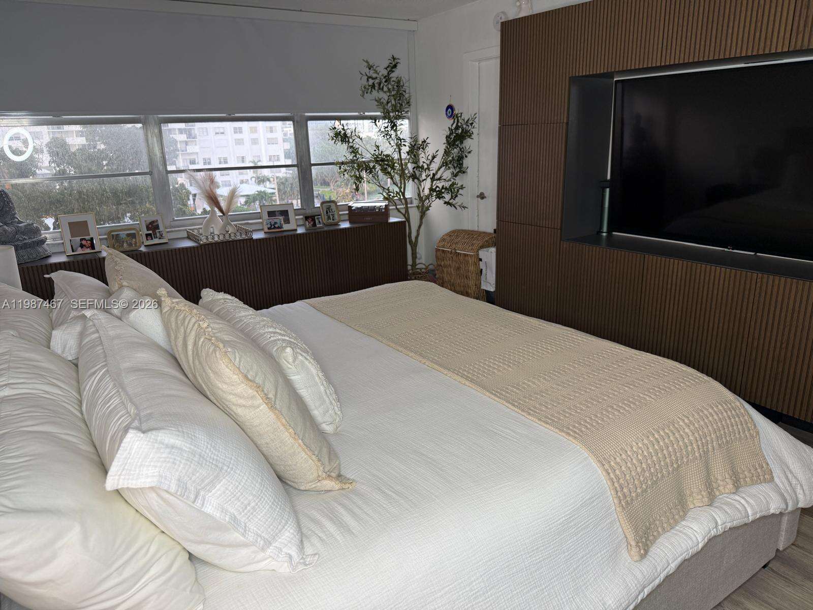 Del Prado at 18061 Biscayne Blvd, Aventura, FL 33160 - For Rent photo 9