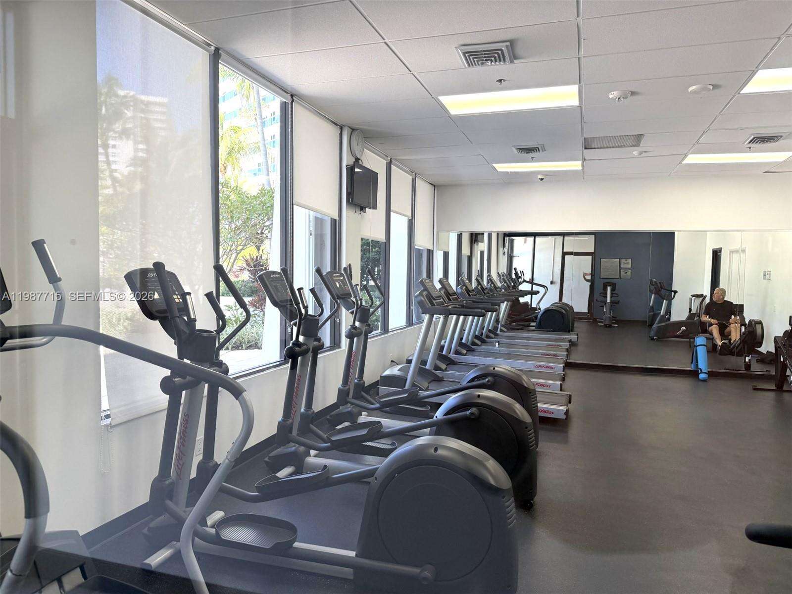 Arlen House at 100 Bayview Dr, Sunny Isles Beach, FL 33160 - For Rent photo 12