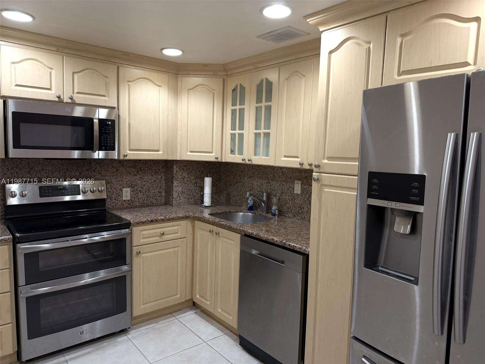 Arlen House at 100 Bayview Dr, Sunny Isles Beach, FL 33160 - For Rent photo 8