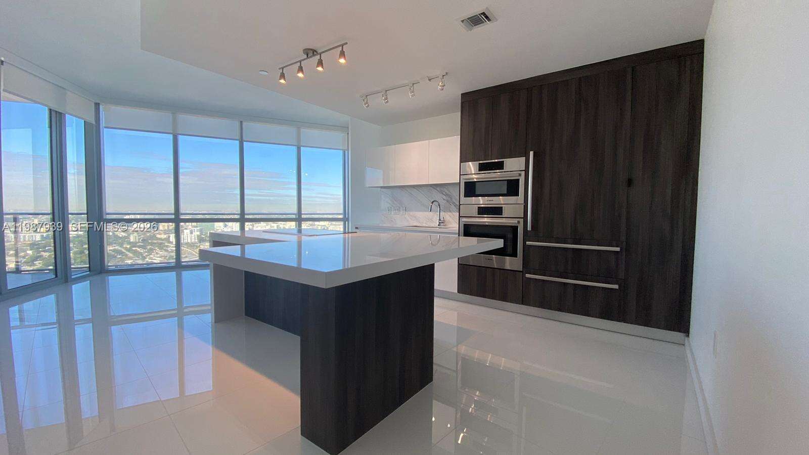 Paramount Miami Worldcenter at 851 1 Ave, Miami, FL 33132 - For Rent photo 1