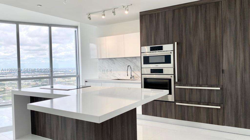 Paramount Miami Worldcenter at 851 1 Ave, Miami, FL 33132 - For Rent photo 2