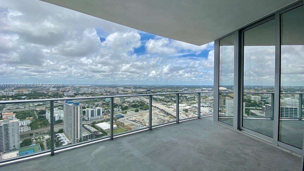 Paramount Miami Worldcenter at 851 1 Ave, Miami, FL 33132 - For Rent photo 12
