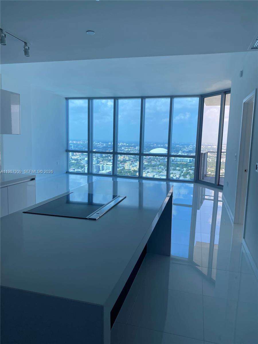Paramount Miami Worldcenter at 851 1 Ave, Miami, FL 33132 - For Rent photo 4