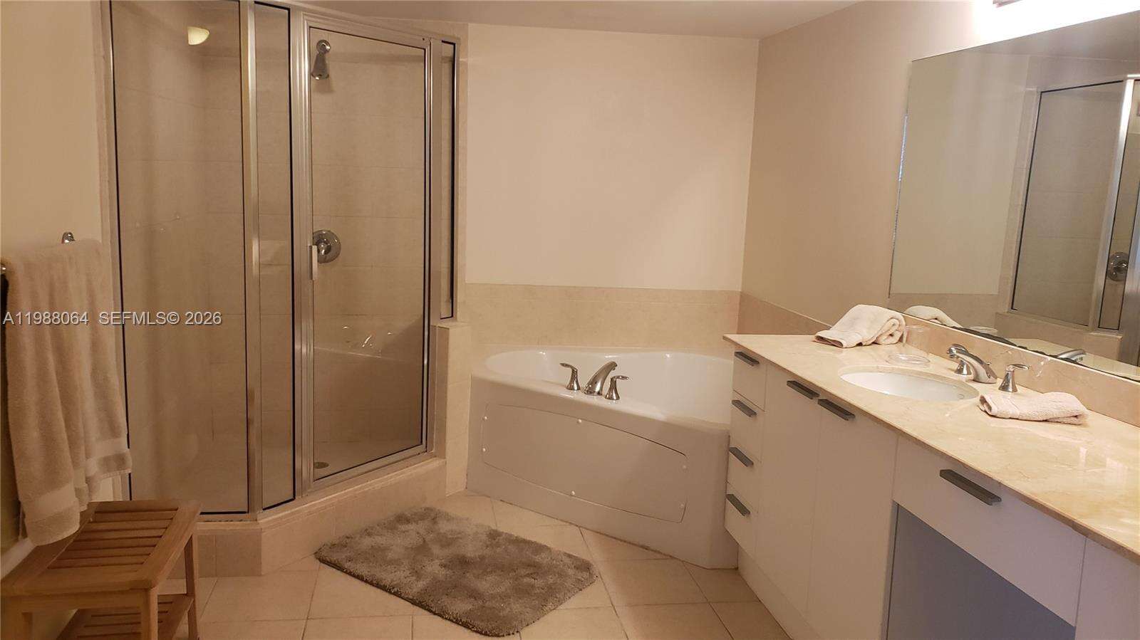La Perla at 16699 Collins Ave, Sunny Isles Beach, FL 33160 - For Rent photo 11