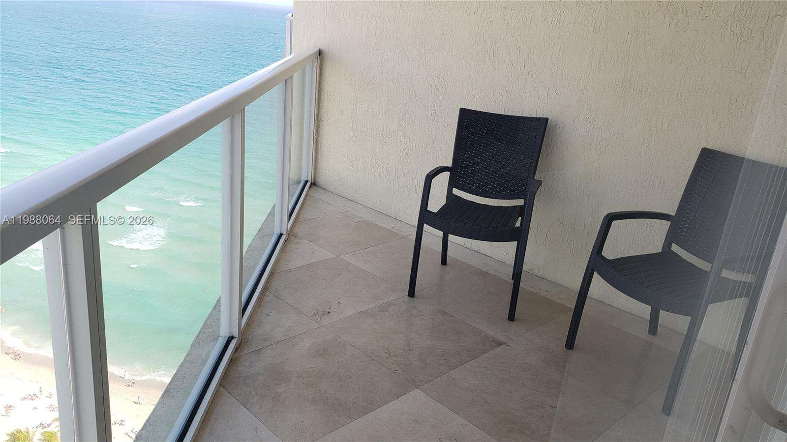 La Perla at 16699 Collins Ave, Sunny Isles Beach, FL 33160 - For Rent photo 17