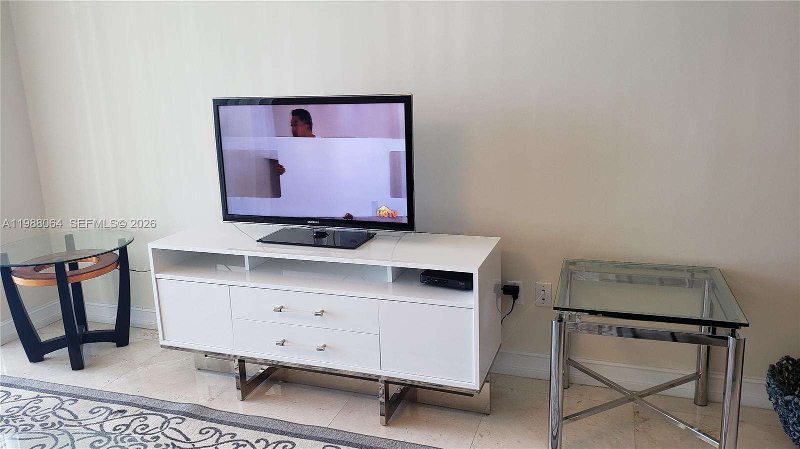 La Perla at 16699 Collins Ave, Sunny Isles Beach, FL 33160 - For Rent photo 4