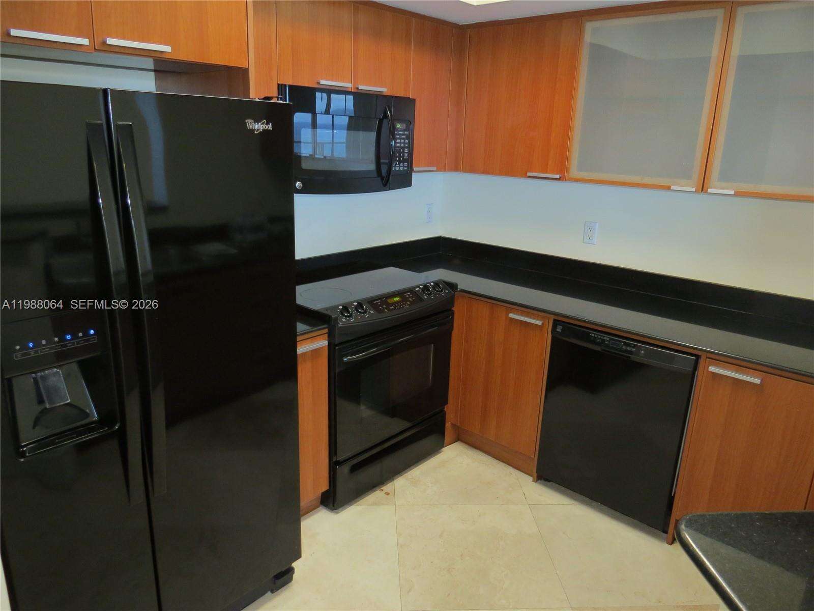 La Perla at 16699 Collins Ave, Sunny Isles Beach, FL 33160 - For Rent photo 8