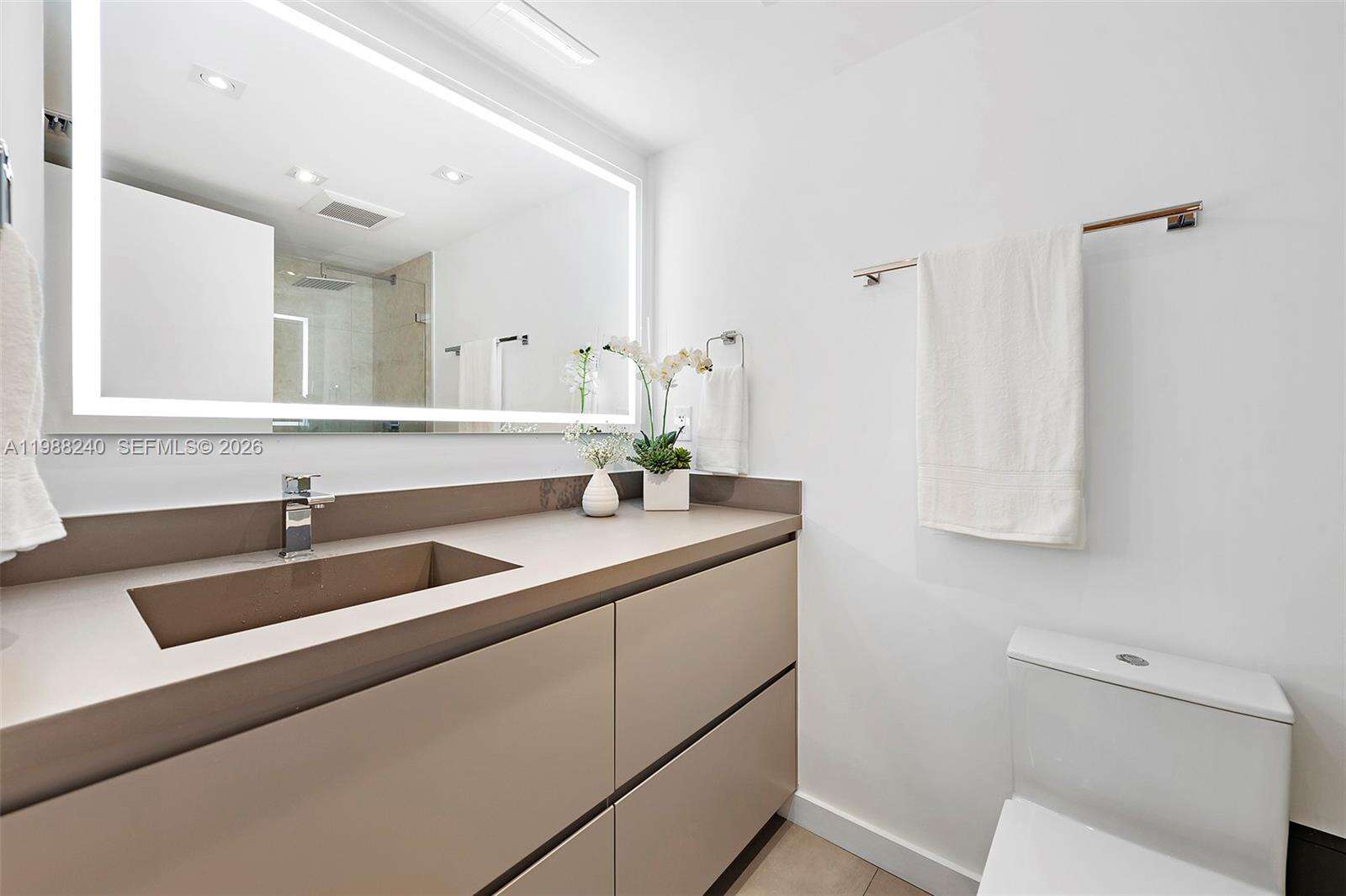 Roney Palace at 2301 Collins Ave, Miami Beach, FL 33139 - For Rent photo 18