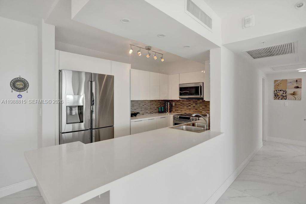 The Wave at 2501 Ocean Dr, Hollywood, FL 33019 - For Rent photo 13