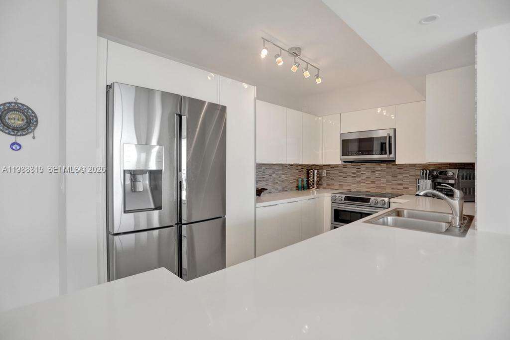 The Wave at 2501 Ocean Dr, Hollywood, FL 33019 - For Rent photo 15