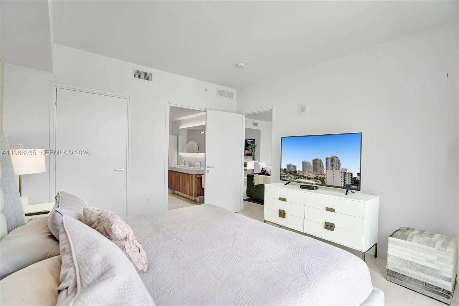Tiffany House at 401 Birch Rd, Fort Lauderdale, FL 33304 - For Rent photo 7