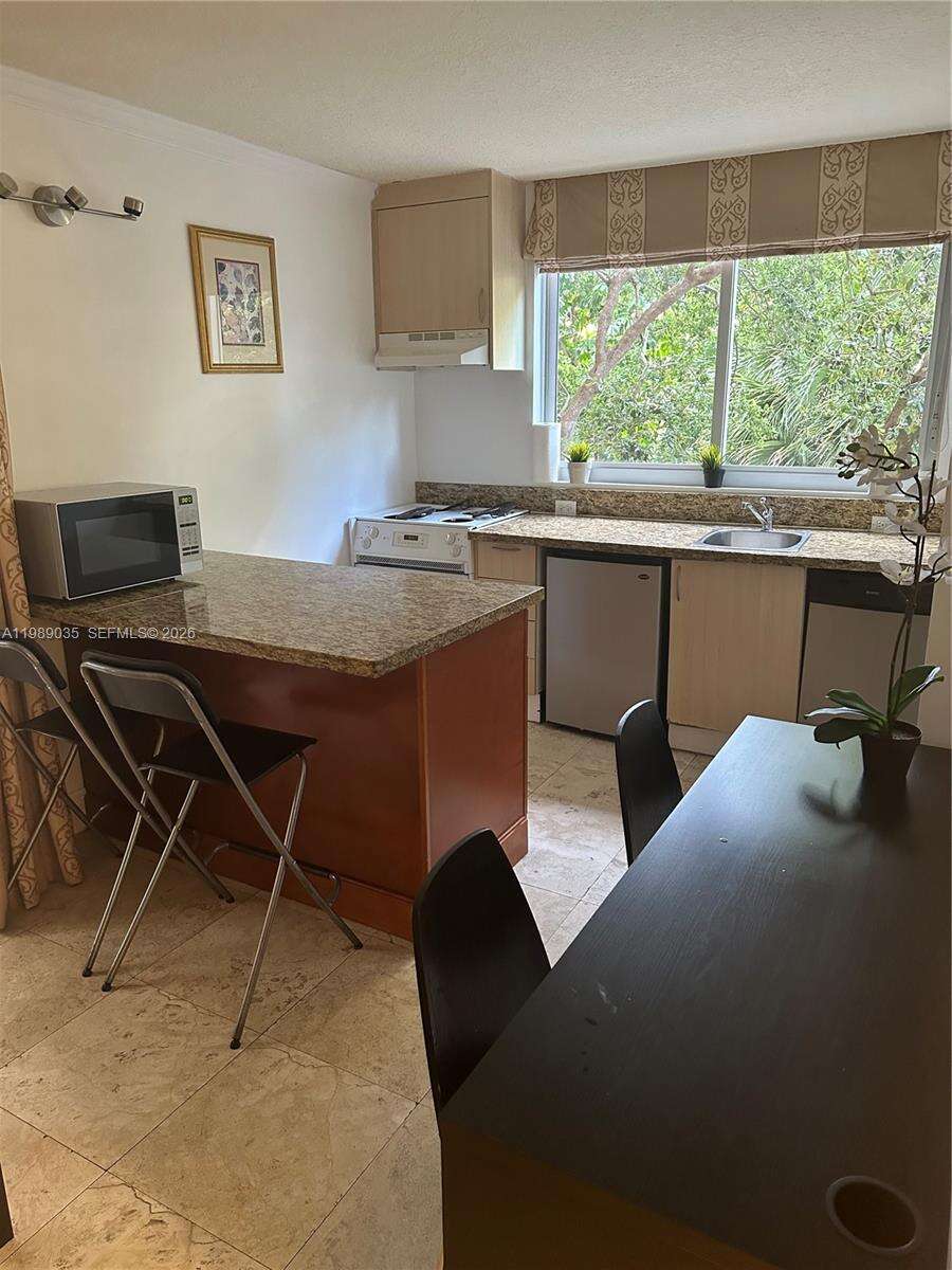 The Mutiny at 2951 Bayshore Dr, Miami, FL 33133 - For Rent photo 2