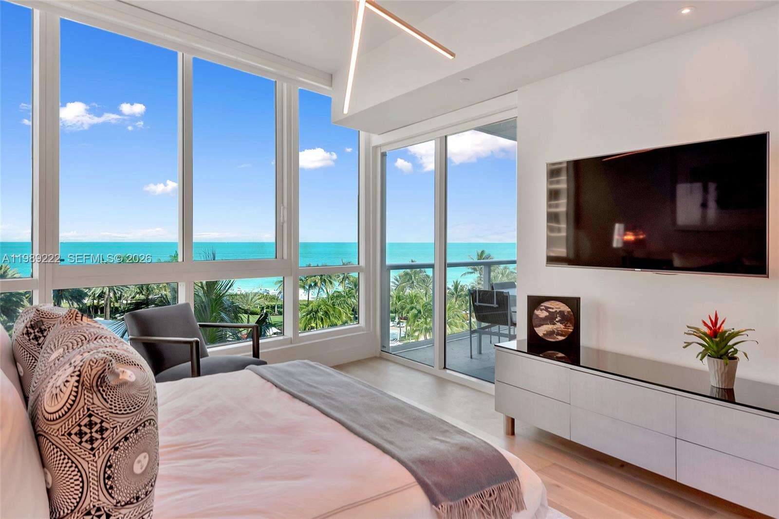 Continuum South Tower at 100 Pointe Dr, Miami Beach, FL 33139 - For Rent photo 11