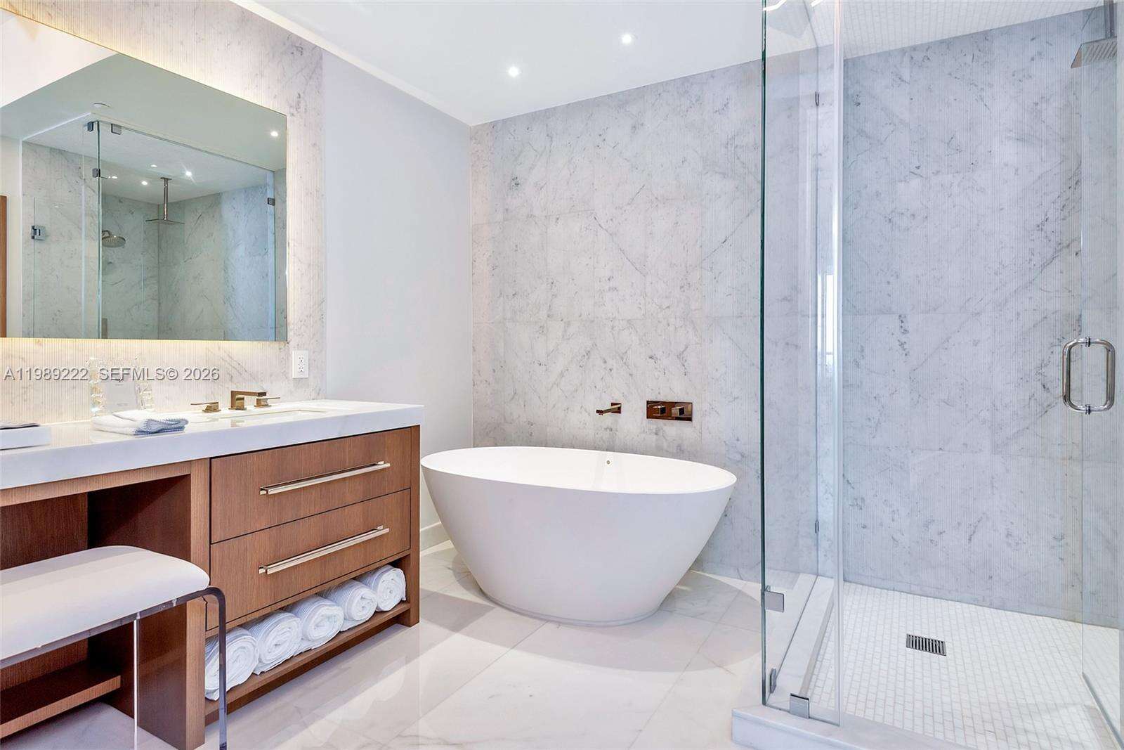 Continuum South Tower at 100 Pointe Dr, Miami Beach, FL 33139 - For Rent photo 29