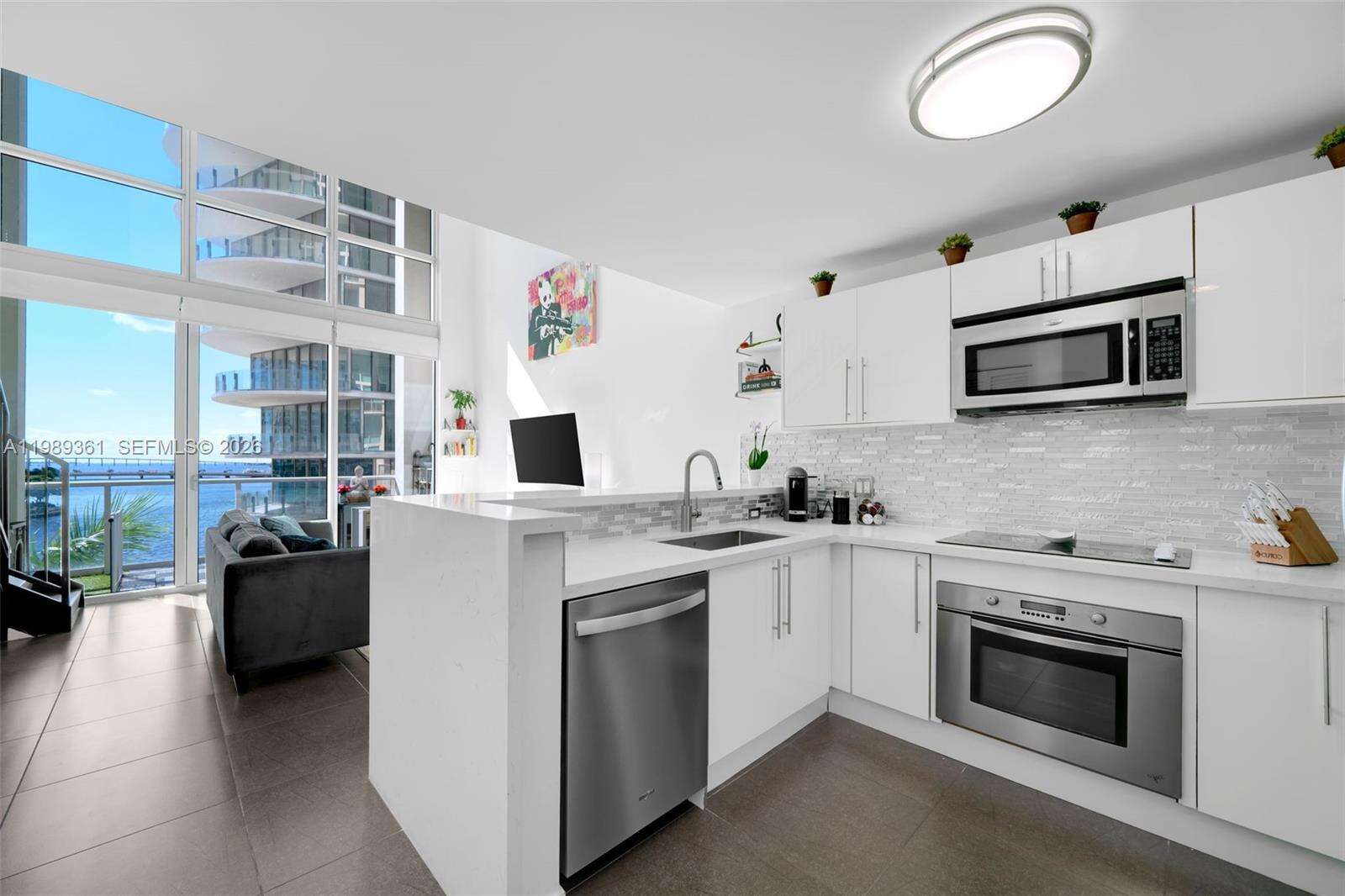 Met 1 at 300 Biscayne Blvd, Miami, FL 33131 - For Rent photo 11