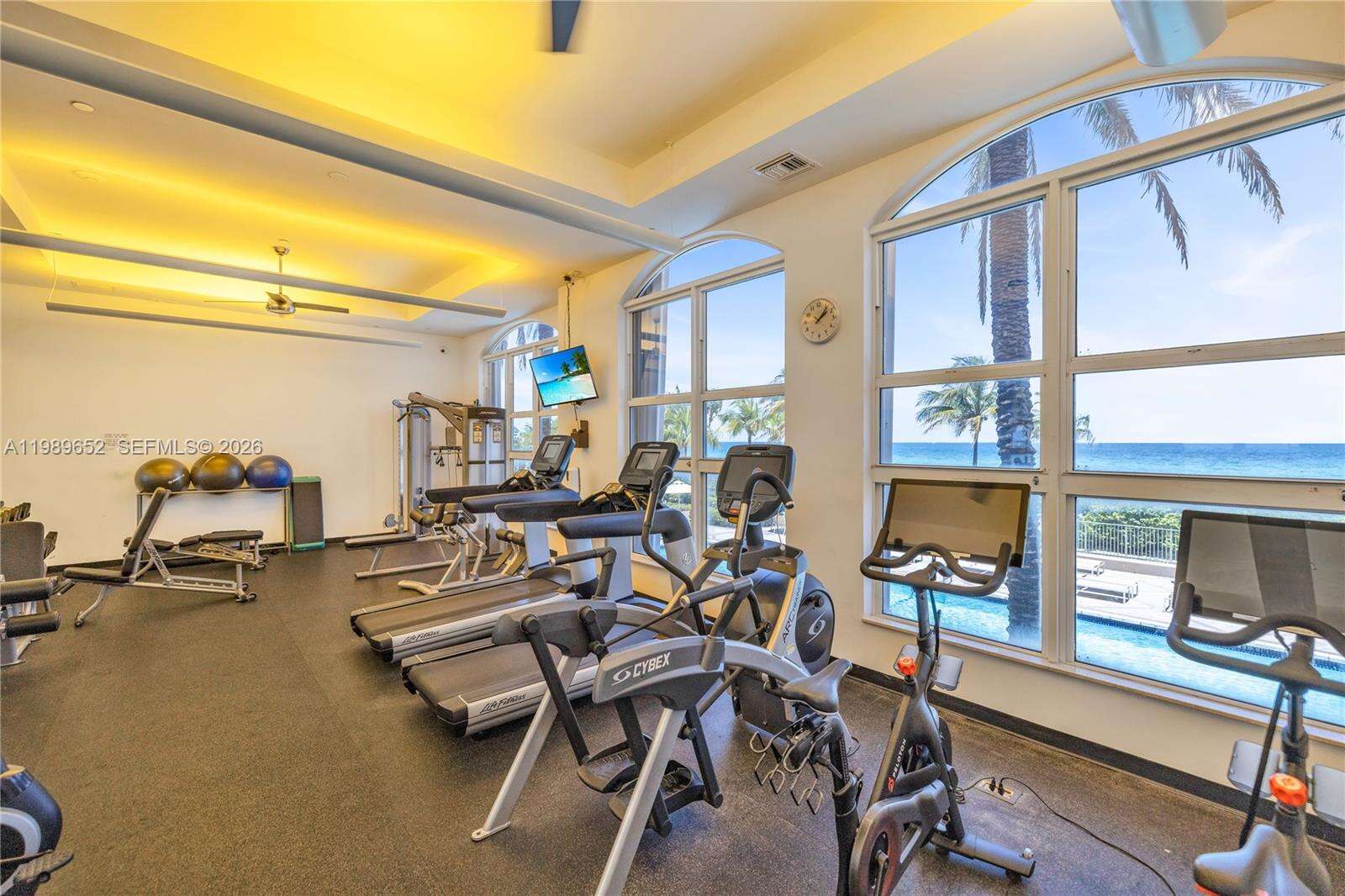 2080 Ocean Dr, Hallandale Beach, FL 33009 - For Rent photo 28