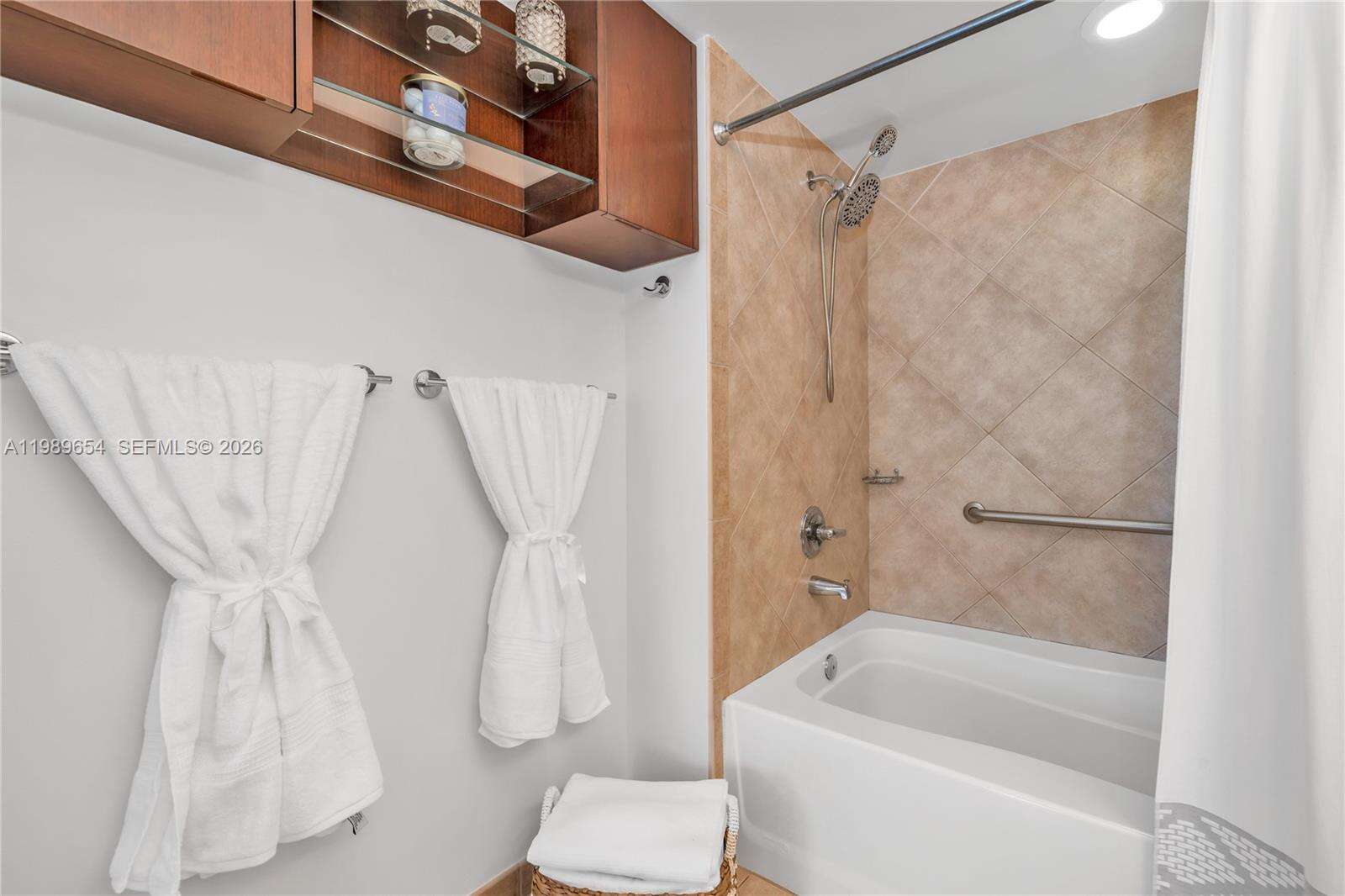 2080 Ocean Dr, Hallandale Beach, FL 33009 - For Rent photo 21