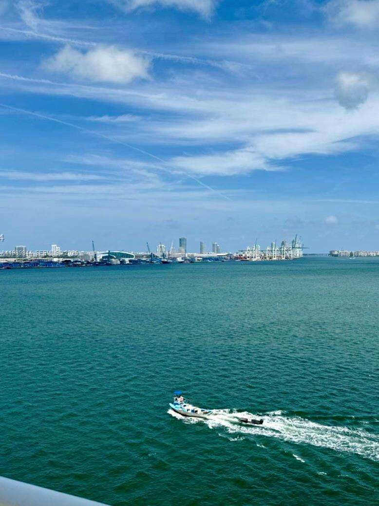 Isola at 770 Claughton Island Dr, Miami, FL 33131 - For Rent photo 9