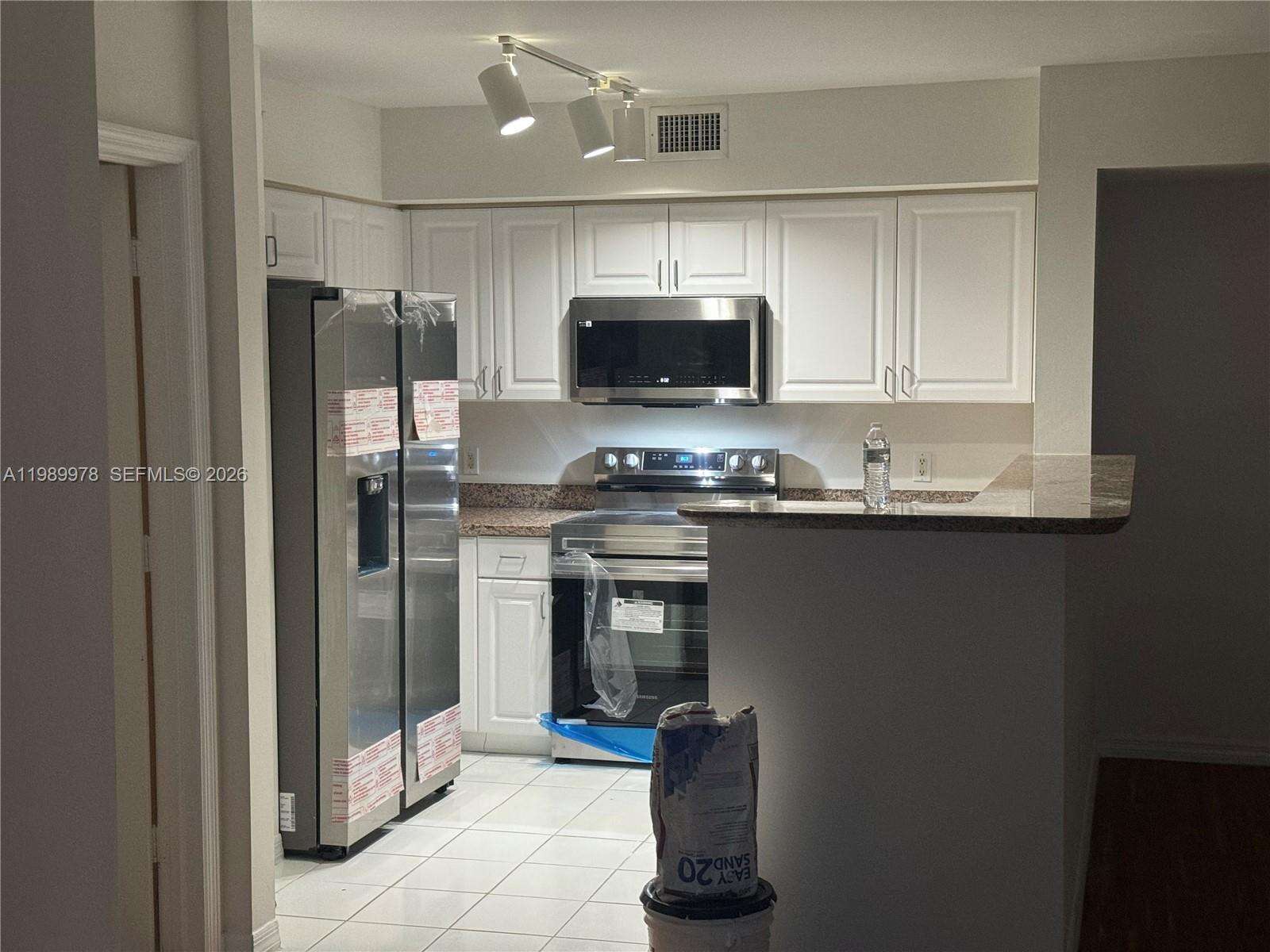 The Mark On Brickell at 1155 Brickell Bay Dr, Miami, FL 33131 - For Rent photo 5