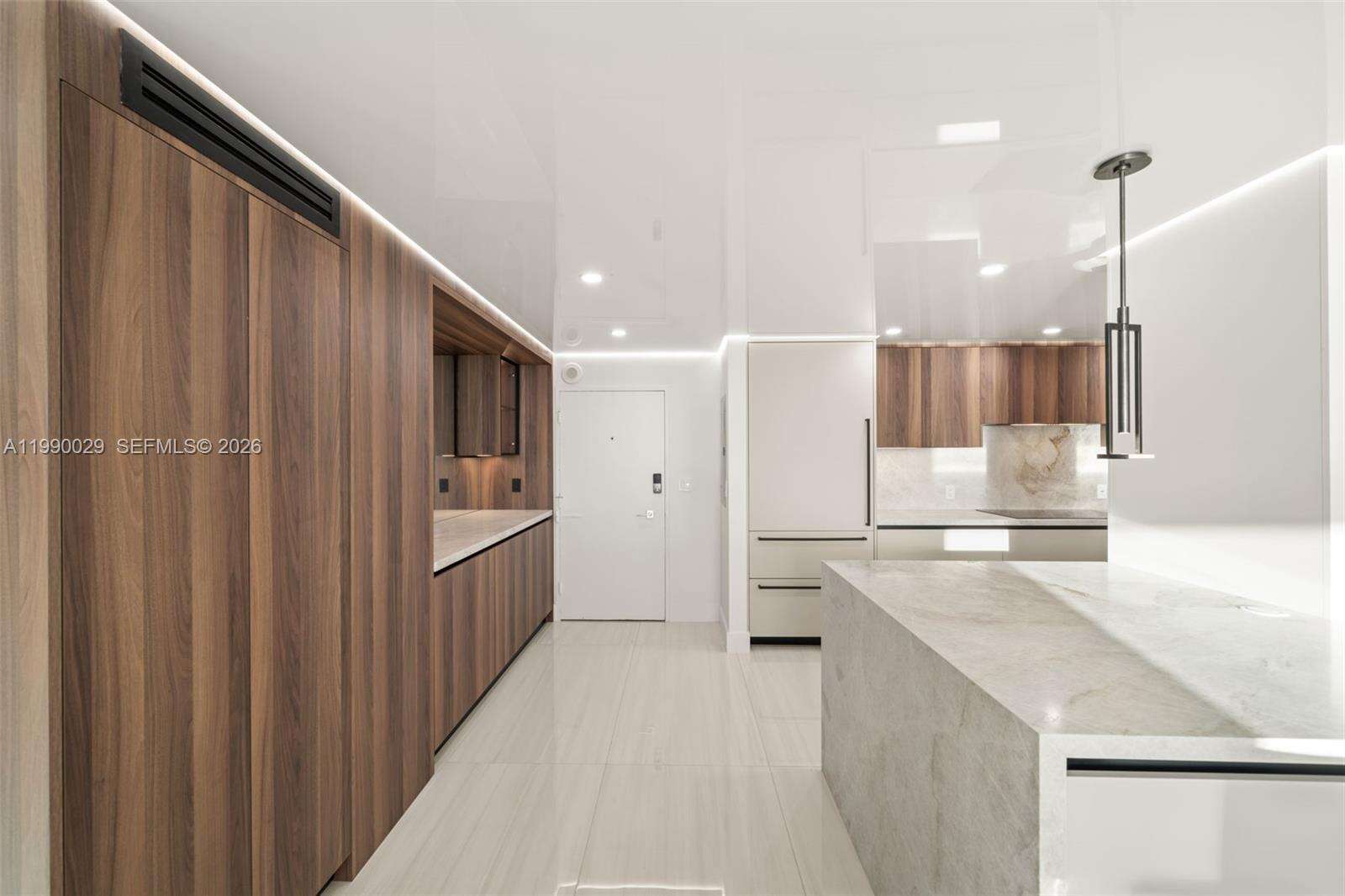 Oceanside Plaza at 5555 Collins Ave, Miami Beach, FL 33140 - For Rent photo 15