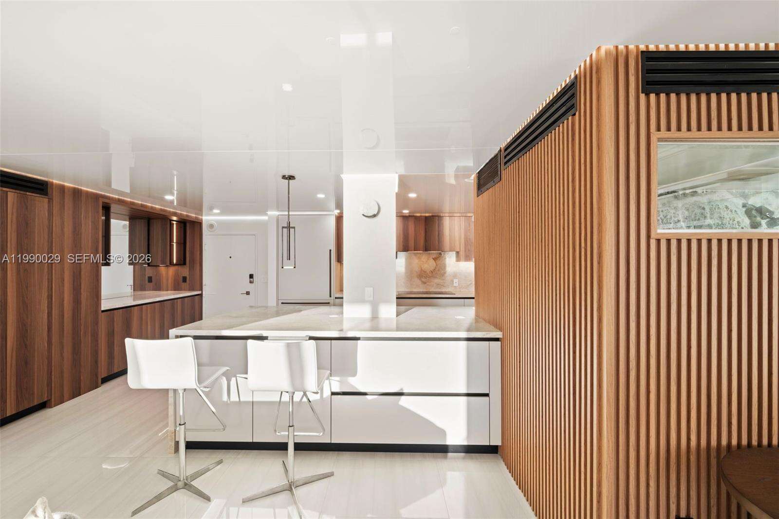 Oceanside Plaza at 5555 Collins Ave, Miami Beach, FL 33140 - For Rent photo 37