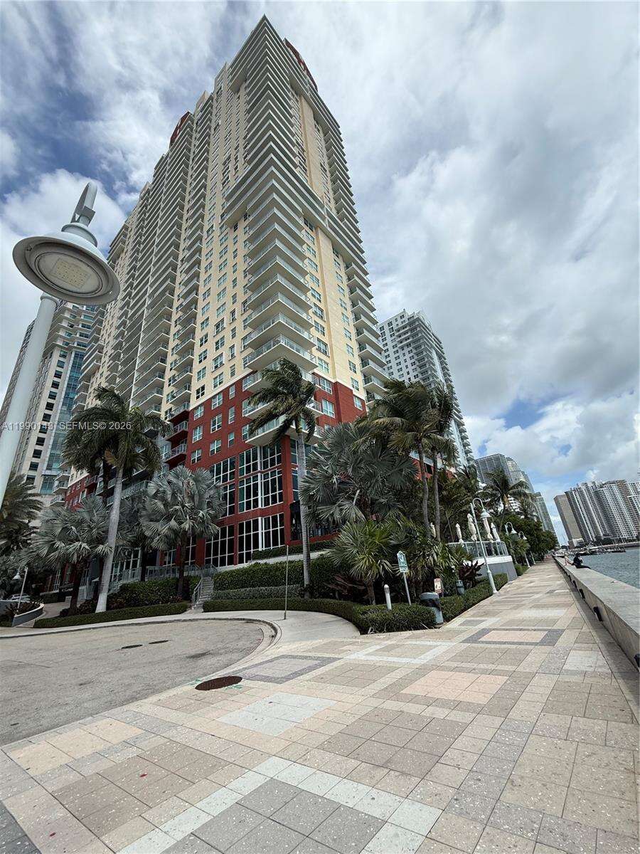 The Mark On Brickell at 1155 Brickell Bay Dr, Miami, FL 33131 - For Rent photo 2