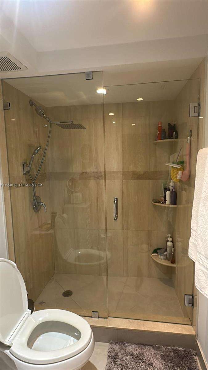 Brickell Bay Club at 2333 Brickell Ave, Miami, FL 33129 - For Rent photo 17