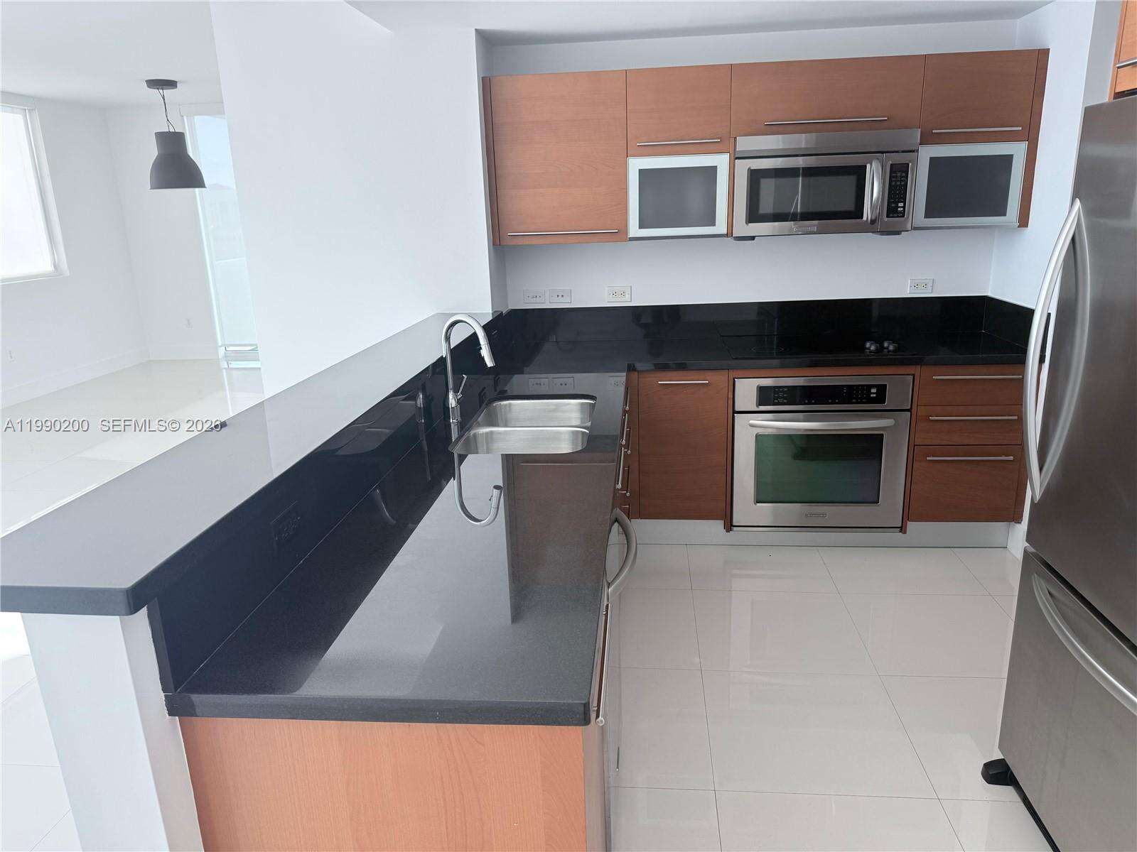 Vizcayne North at 244 Biscayne Blvd, Miami, FL 33132 - For Rent photo 3