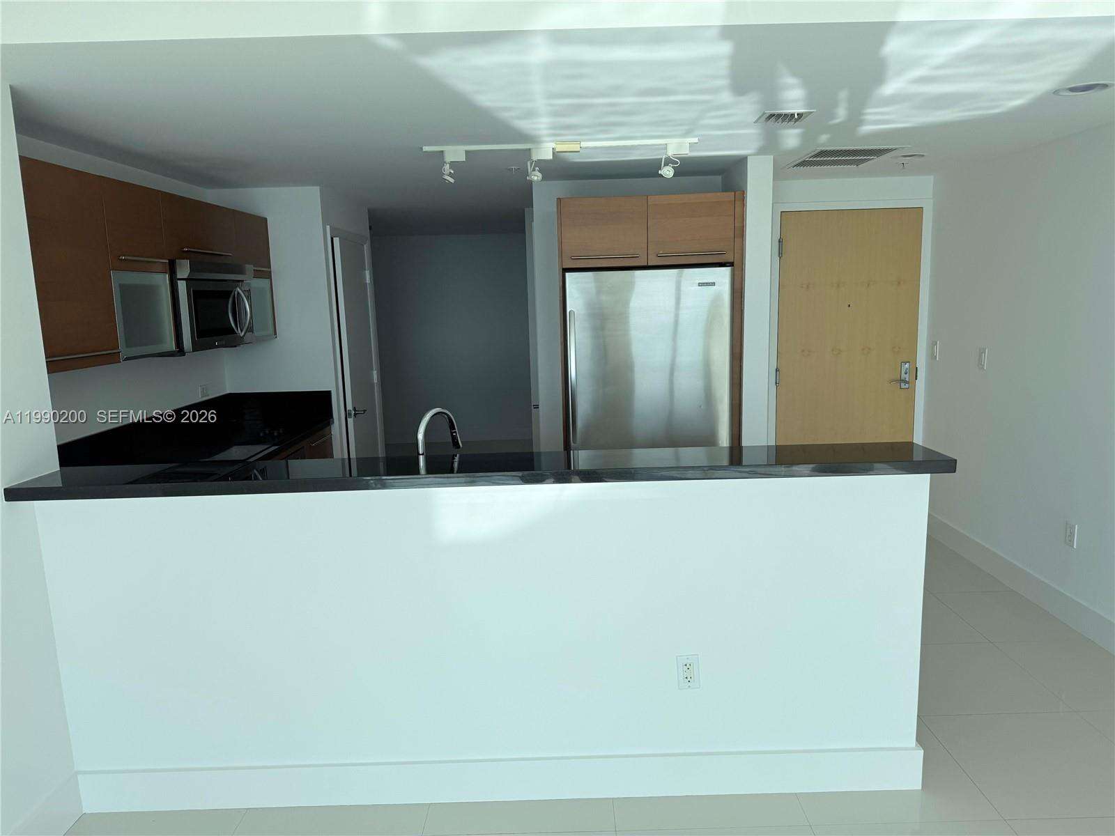 Vizcayne North at 244 Biscayne Blvd, Miami, FL 33132 - For Rent photo 4