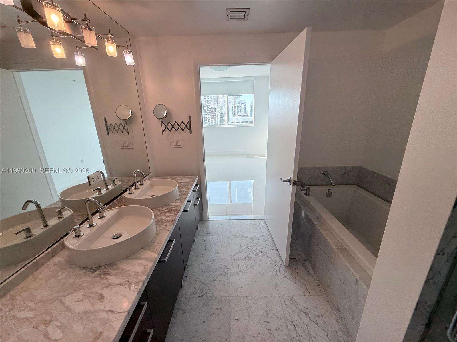 Vizcayne North at 244 Biscayne Blvd, Miami, FL 33132 - For Rent photo 6